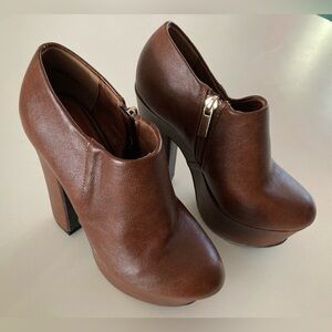 Women's Dollhouse Platform Booties Size 7